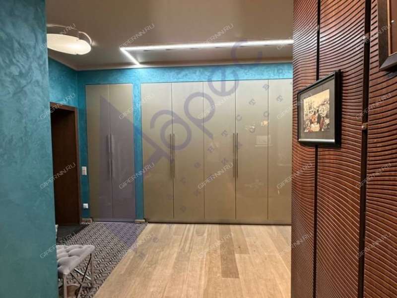 трёхкомнатная квартира на улице Максима Горького дом 77