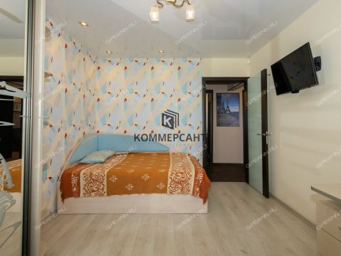 4-komnatnaya-ul-molitovskaya-d-2 фото