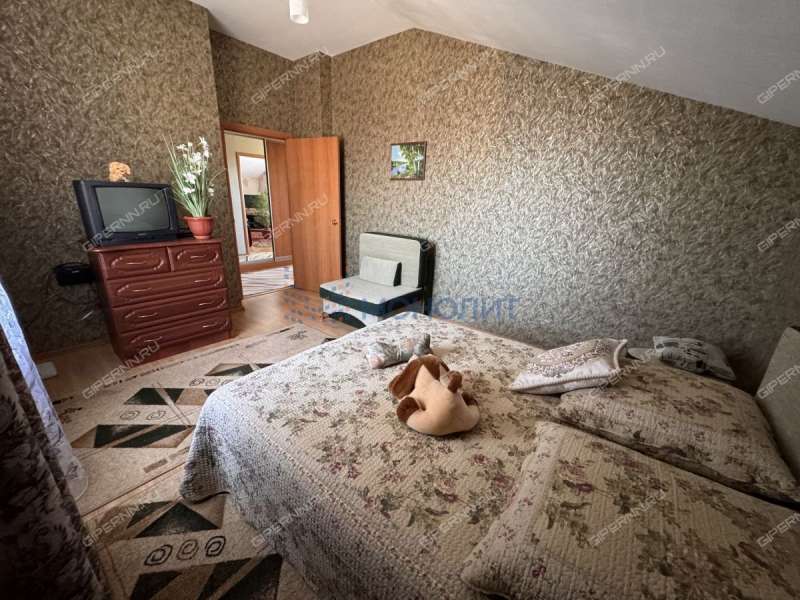 дом на Озёрной улице деревня Крутая