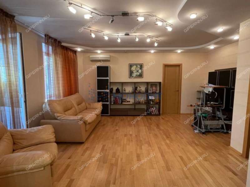 трёхкомнатная квартира на улице Нестерова дом 33