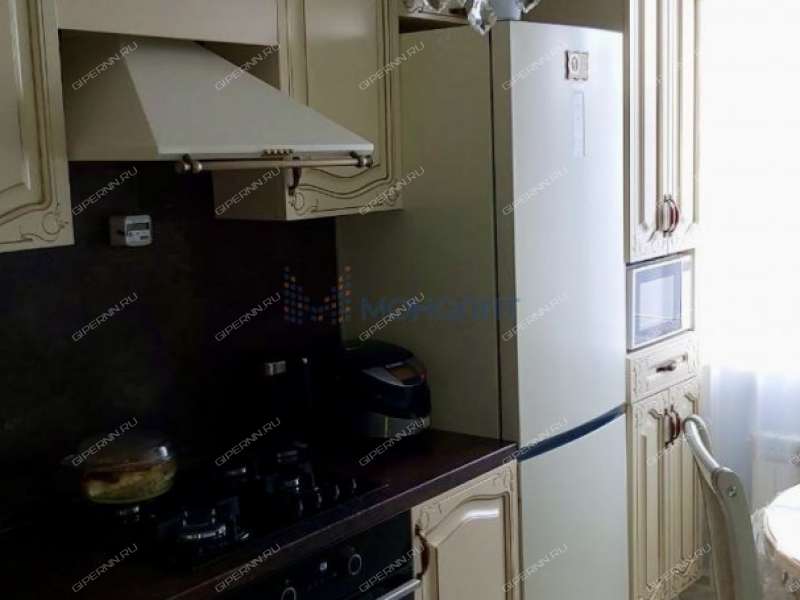 трёхкомнатная квартира на улице Верхнепечёрская дом 8