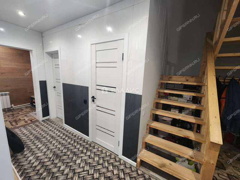 дом на улице Островского рабочий посёлок Горбатовка