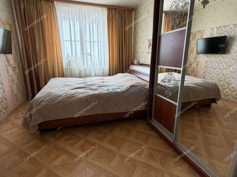 трёхкомнатная квартира на улице Красных Зорь дом 17