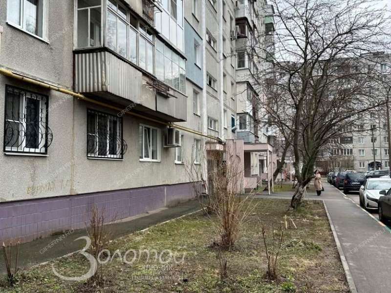 трёхкомнатная квартира на улице Строкина дом 9