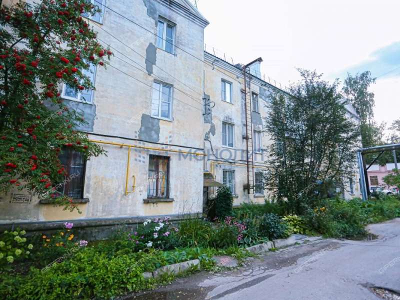 трёхкомнатная квартира на Заречной улице дом 1