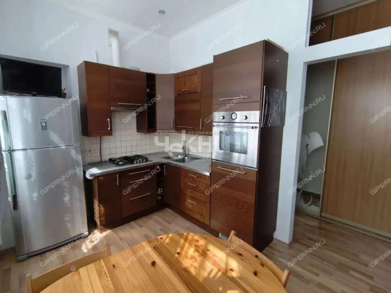 трёхкомнатная квартира на улице Минина дом 1