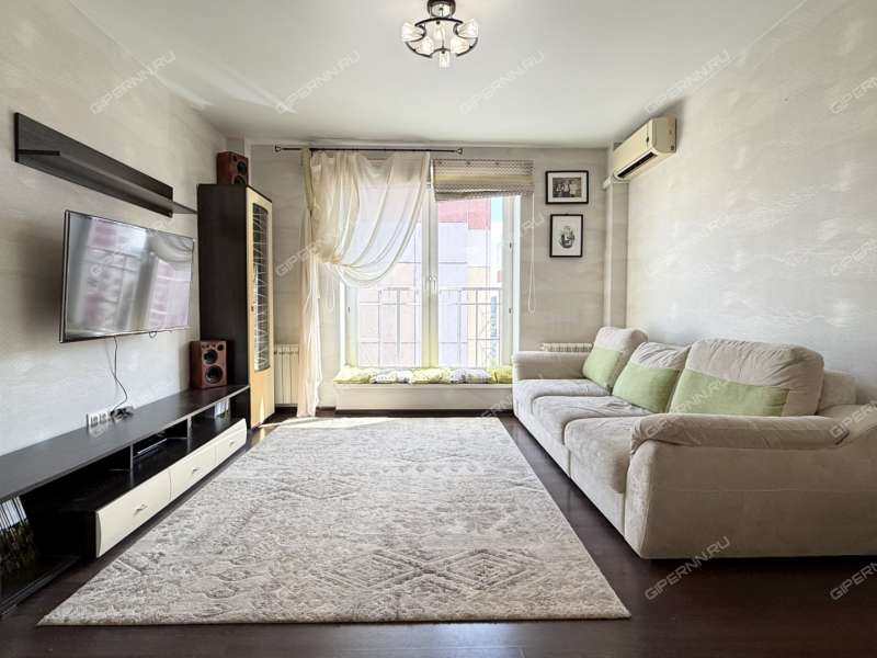 трёхкомнатная квартира на бульваре 60-летия Октября дом 25 к2