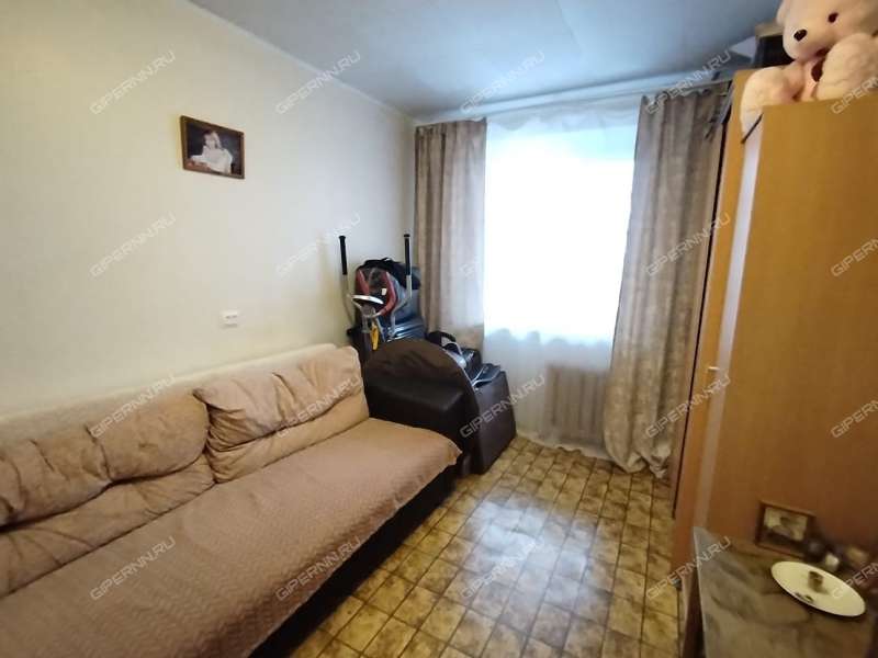 четырёхкомнатная квартира в 2-м микрорайоне дом 1 город Кстово