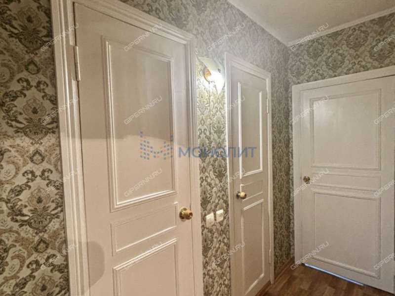 трёхкомнатная квартира на улице Верхнепечёрская дом 5