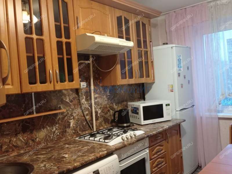 трёхкомнатная квартира на улице Германа Лопатина дом 2