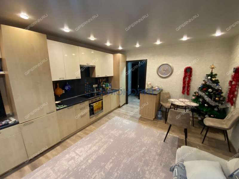 трёхкомнатная квартира на бульваре 60-летия Октября дом 21 к2