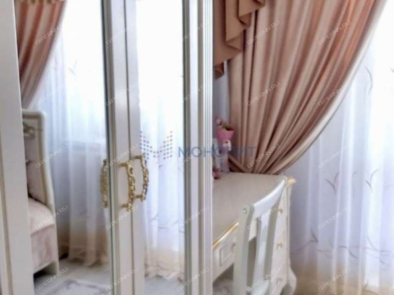 трёхкомнатная квартира на улице Верхнепечёрская дом 8