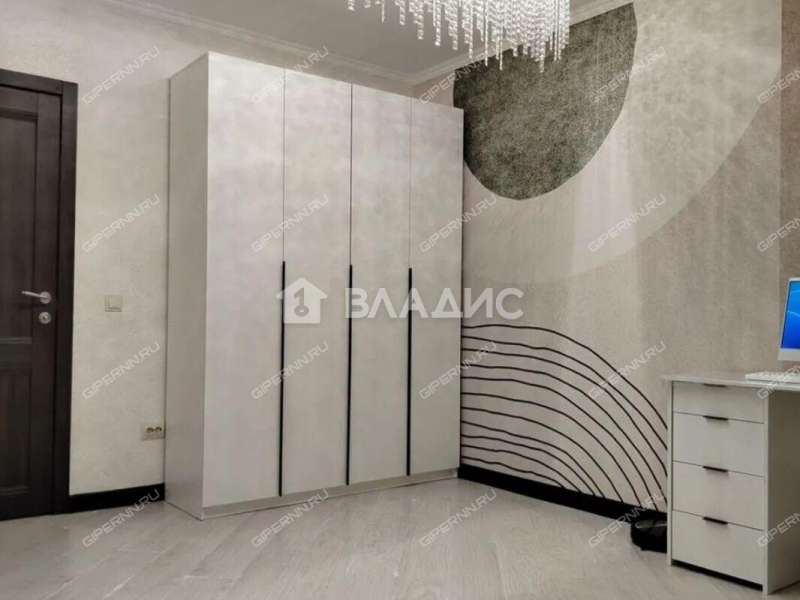 четырёхкомнатная квартира на улице Родионова дом 167 к1