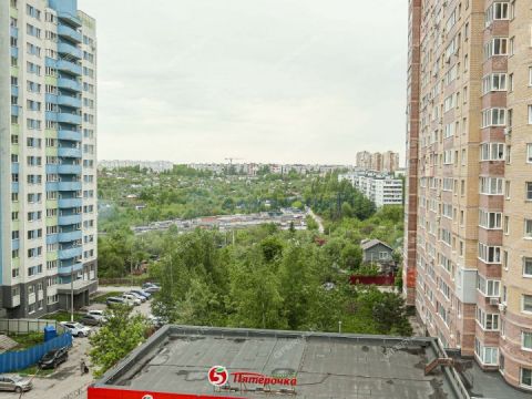 3-komnatnaya-ul-vyatskaya-d-3 фото