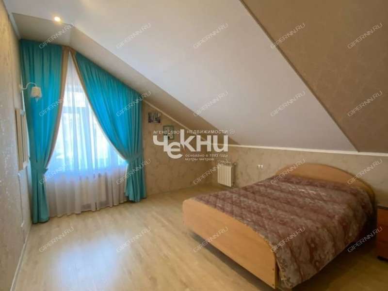дом на Калухина село Великий Враг