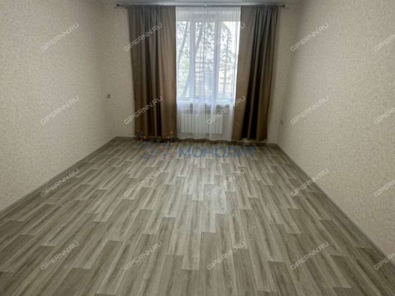 трёхкомнатная квартира на проспекте Кирова дом 8