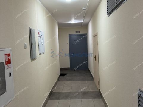 4-komnatnaya-ul-romantikov-d-15 фото