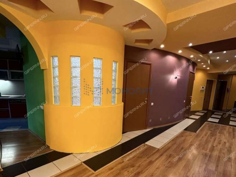 трёхкомнатная квартира на улице Коминтерна дом 127