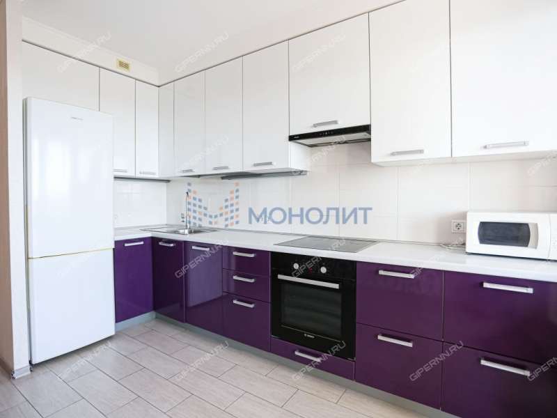 трёхкомнатная квартира на улице Академика Сахарова дом 105