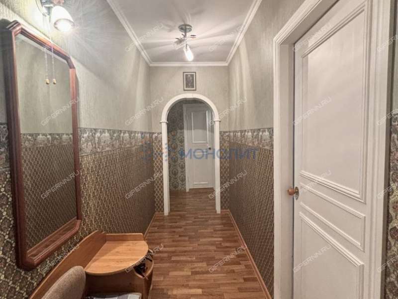 трёхкомнатная квартира на улице Верхнепечёрская дом 5