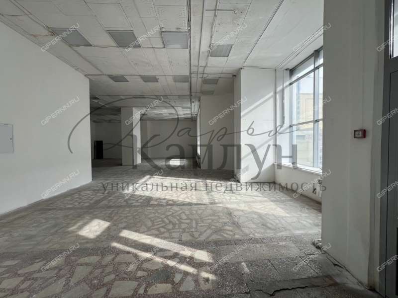 помещение под торговую площадь на улице Максима Горького