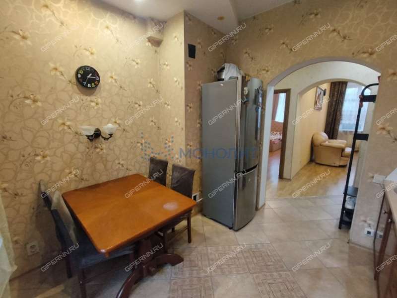 трёхкомнатная квартира на улице Коминтерна дом 168