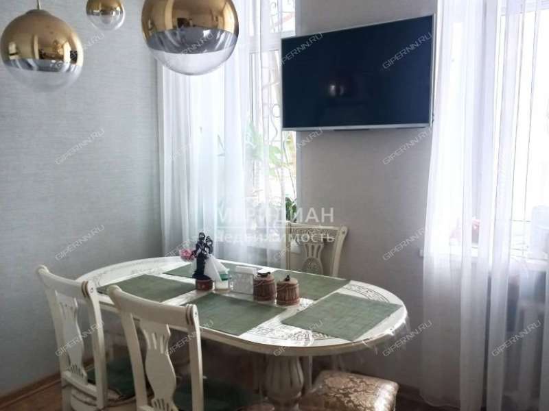 четырёхкомнатная квартира на улице Страж Революции дом 6/3