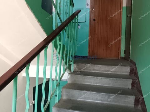 2-komnatnaya-ul-melnikova-pecherskogo-d-8 фото