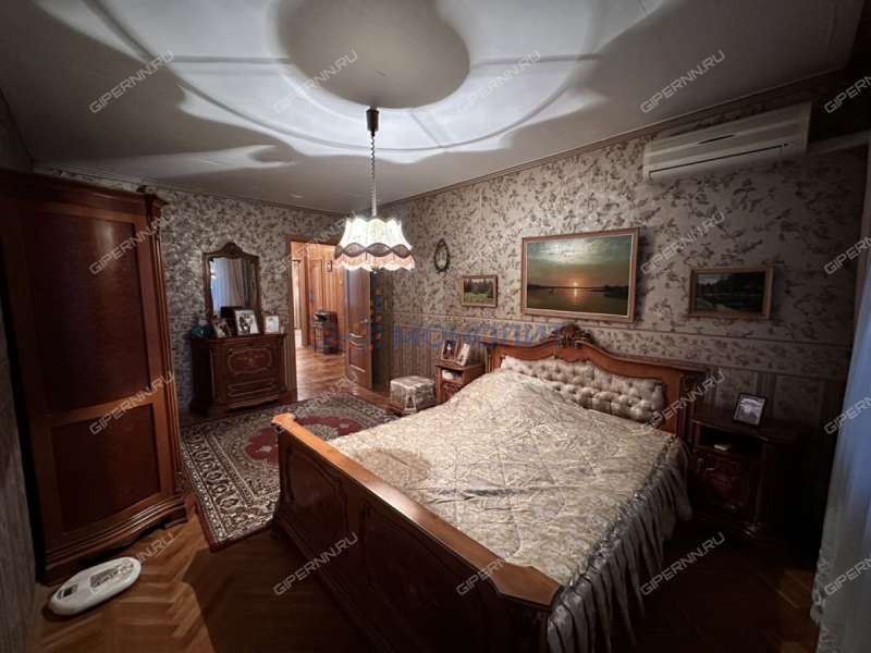 четырёхкомнатная квартира на улице Карла Маркса дом 24