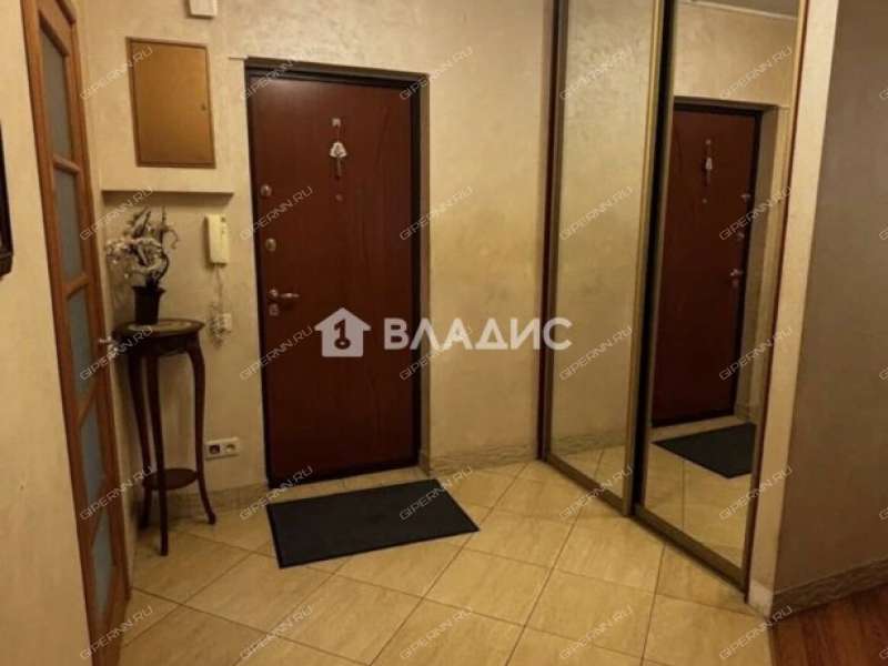 трёхкомнатная квартира на улице Родионова дом 165 к1