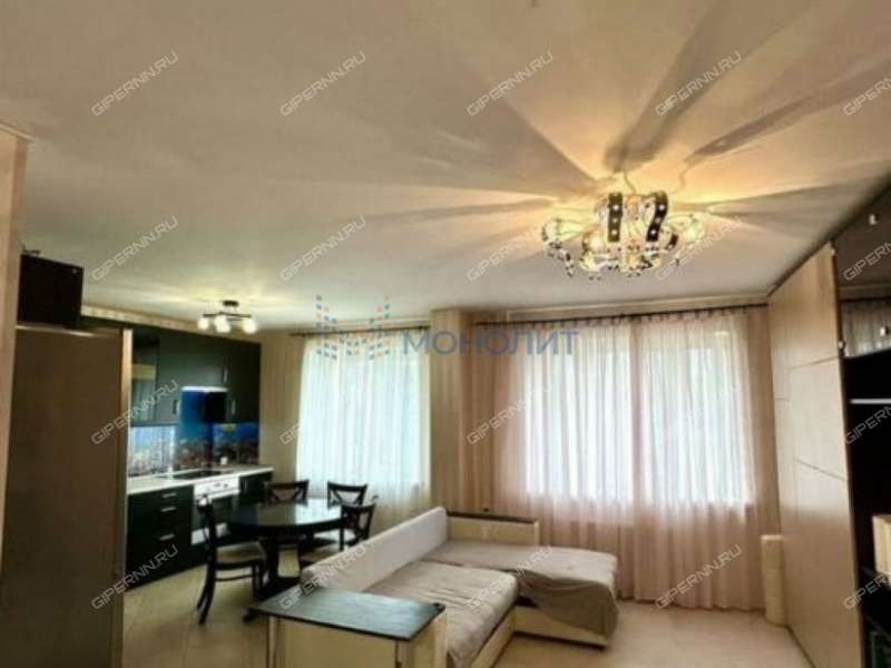 трёхкомнатная квартира на Вятской улице дом 1