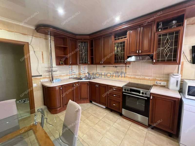 трёхкомнатная квартира на улице Бурденко дом 35