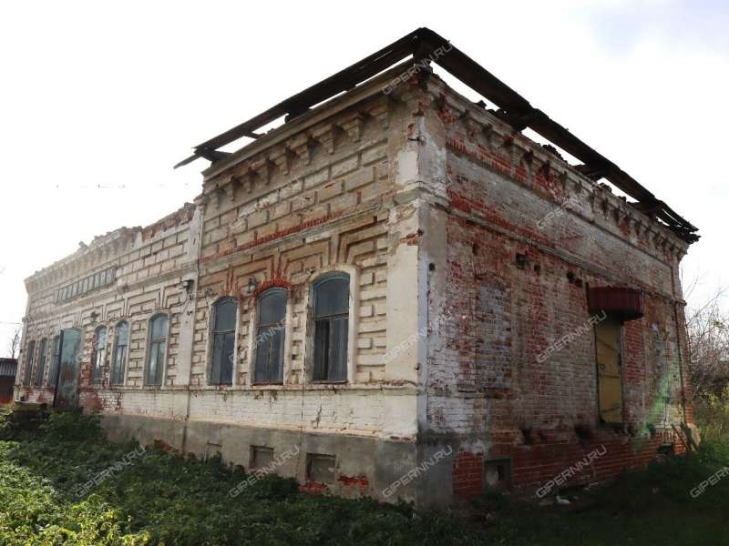 здание под торговую площадь на ул.Советская село Курмыш