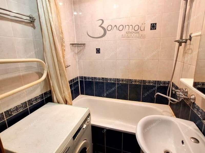 трёхкомнатная квартира на улице Красных Зорь дом 11