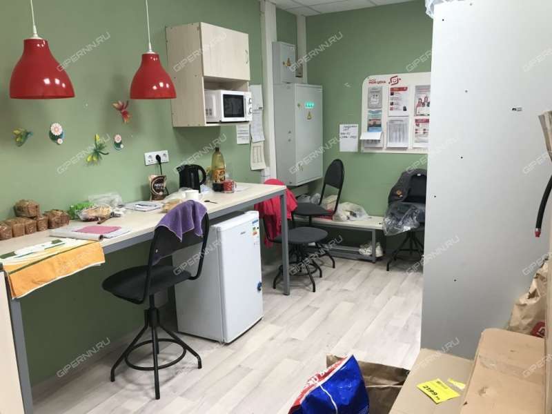 помещение под торговую площадь в 6-м микрорайоне