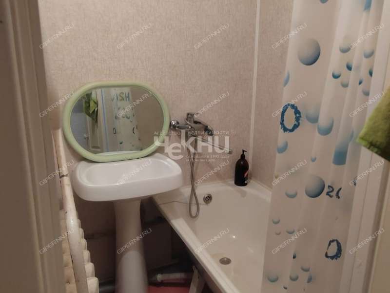 двухкомнатная квартира в 6-м микрорайоне дом 15б