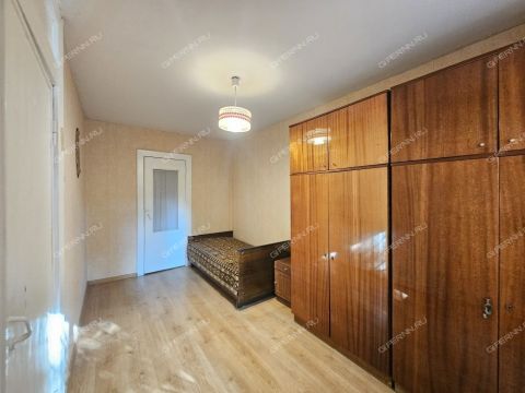 2-komnatnaya-ul-geroya-chugunova-d-7a фото