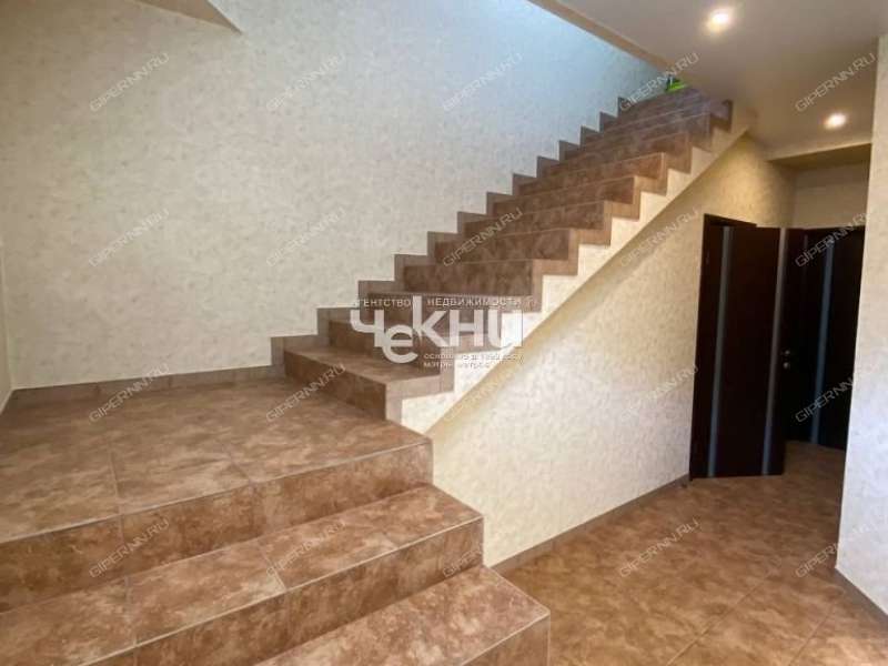 дом на Калухина село Великий Враг