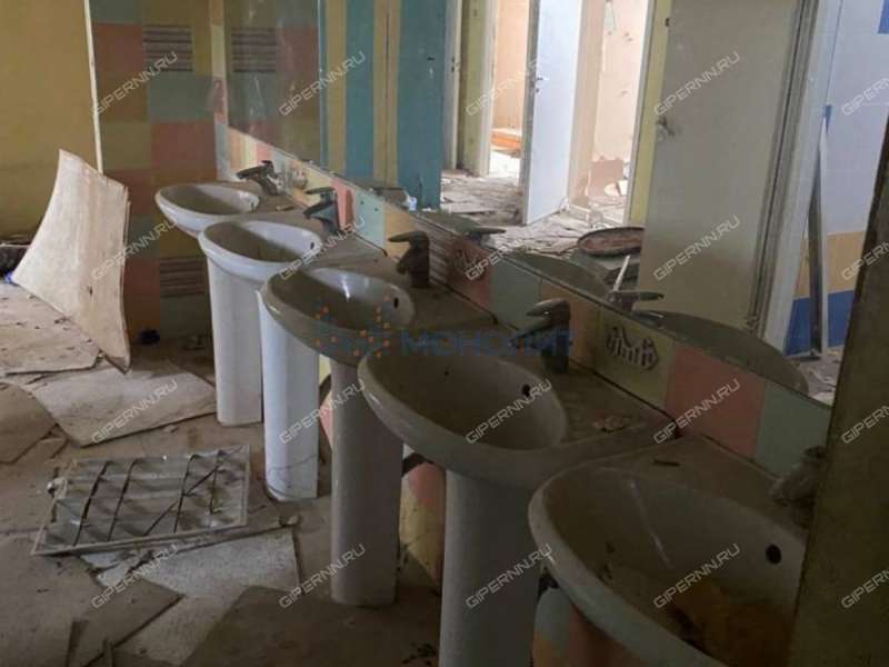 здание под недвижимость под образовательные учреждения на улице Мира село Арапово