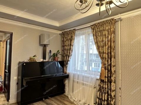3-komnatnaya-ul-strokina-d-9a фото