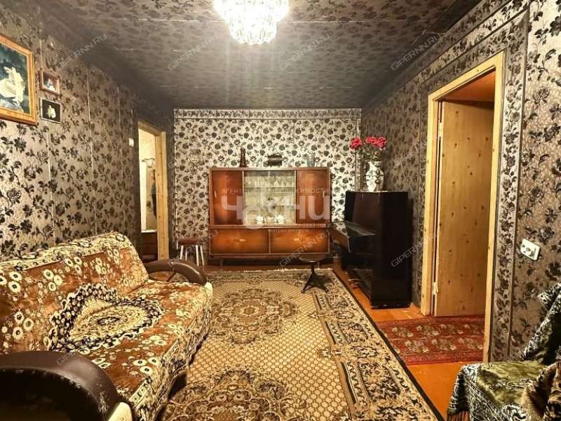 трёхкомнатная квартира в 6-м микрорайоне дом 19