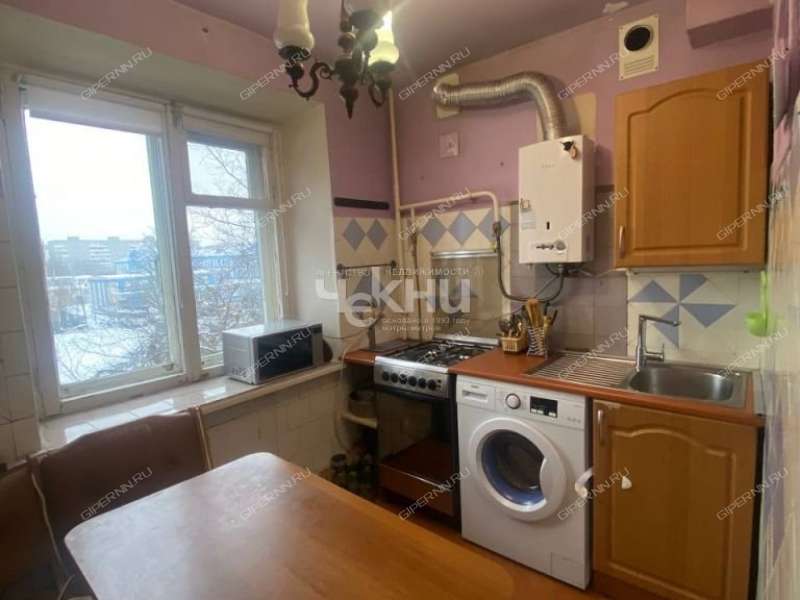 четырёхкомнатная квартира на Львовской улице дом 3