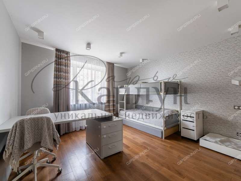 четырёхкомнатная квартира на улице Октябрьской Революции дом 45