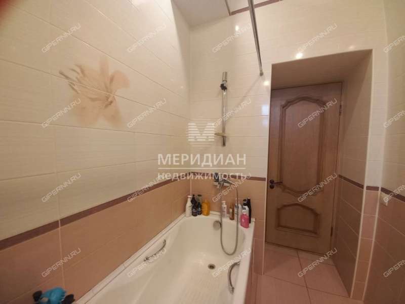 четырёхкомнатная квартира на улице Страж Революции дом 6/3