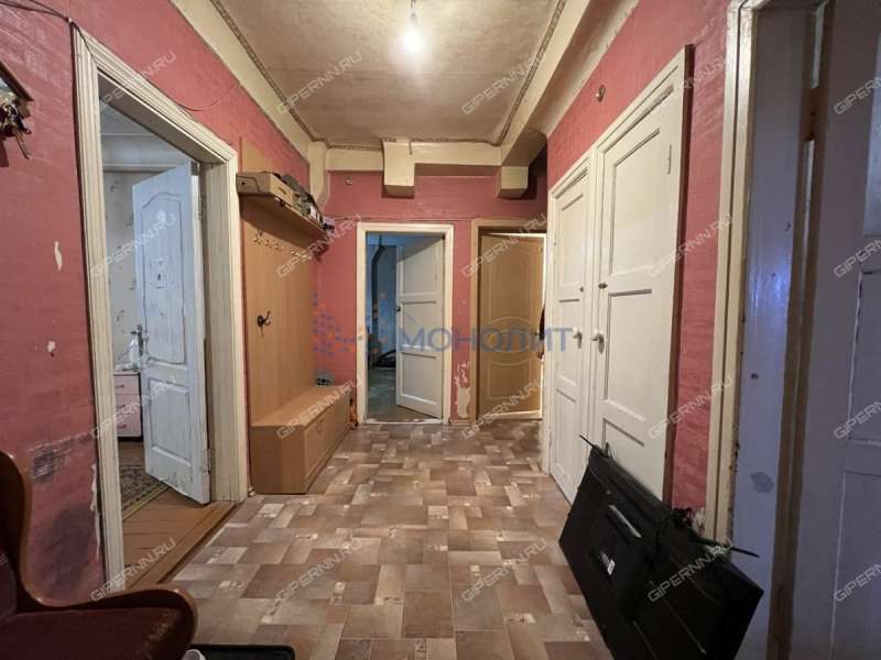 трёхкомнатная квартира на проспекте Кирова дом 27