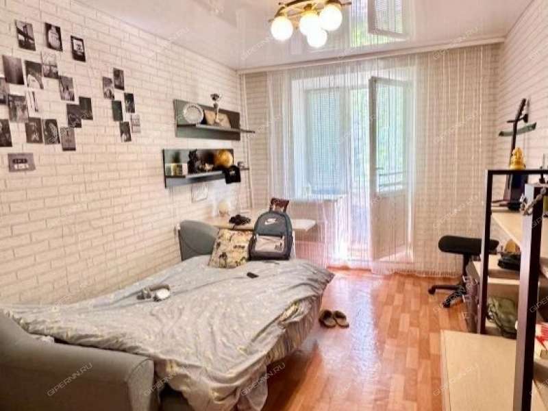 трёхкомнатная квартира на улице Строкина дом 15