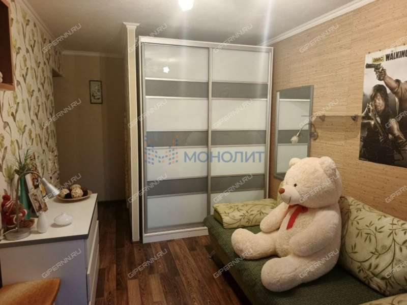 трёхкомнатная квартира на улице Александра Хохлова дом 21