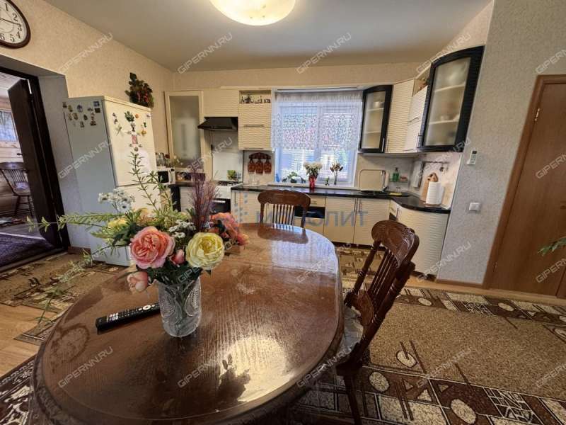 дом на Озёрной улице деревня Крутая