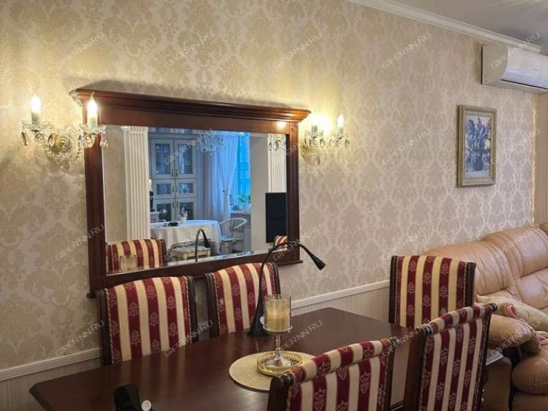 четырёхкомнатная квартира на улице Янки Купалы дом 38