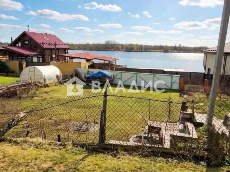 дом на улице Зеленкина село Безводное